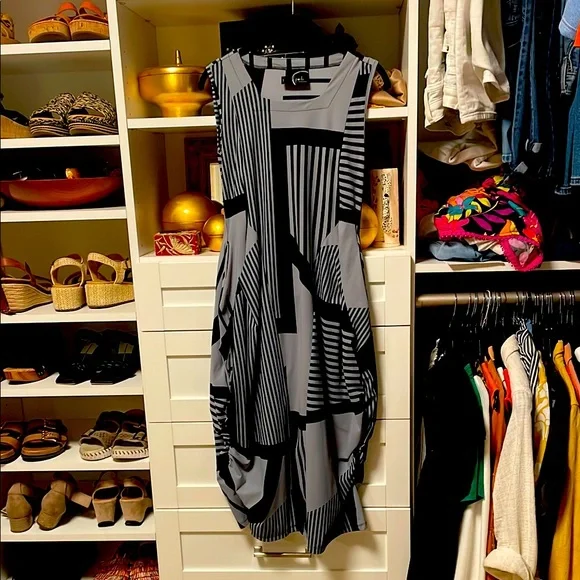 Geometric Black and Gray Dress - Picture 1 of 2